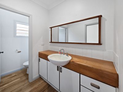 24 Crouch Avenue, Atherton