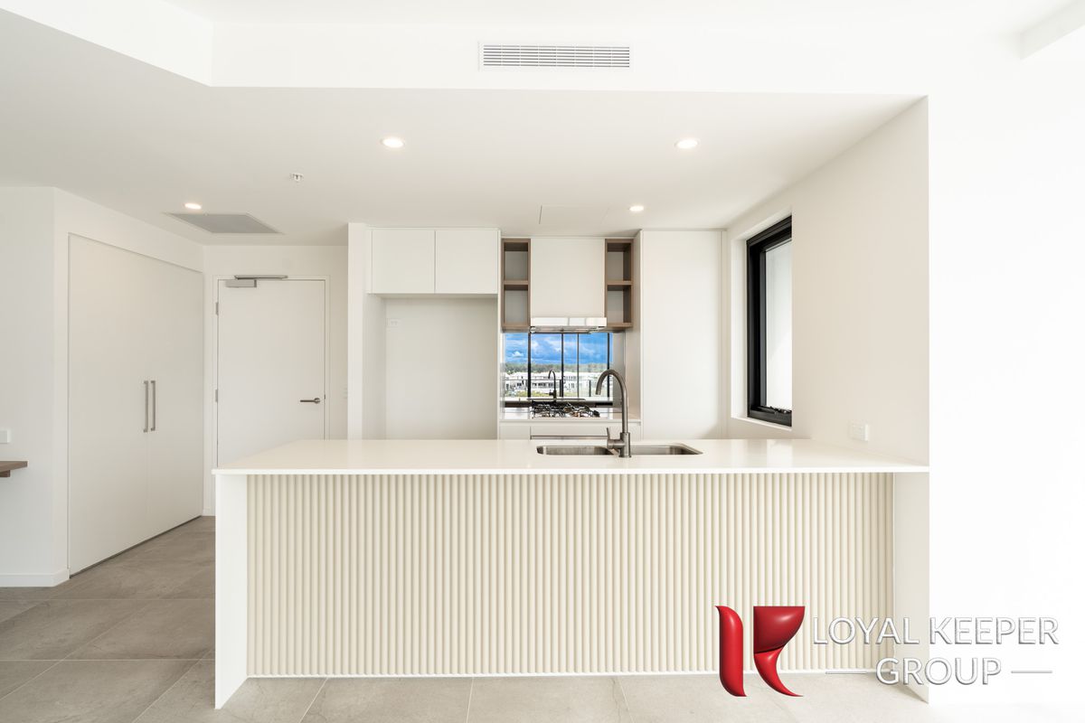 2301 / 10 Sickle Avenue, Hope Island