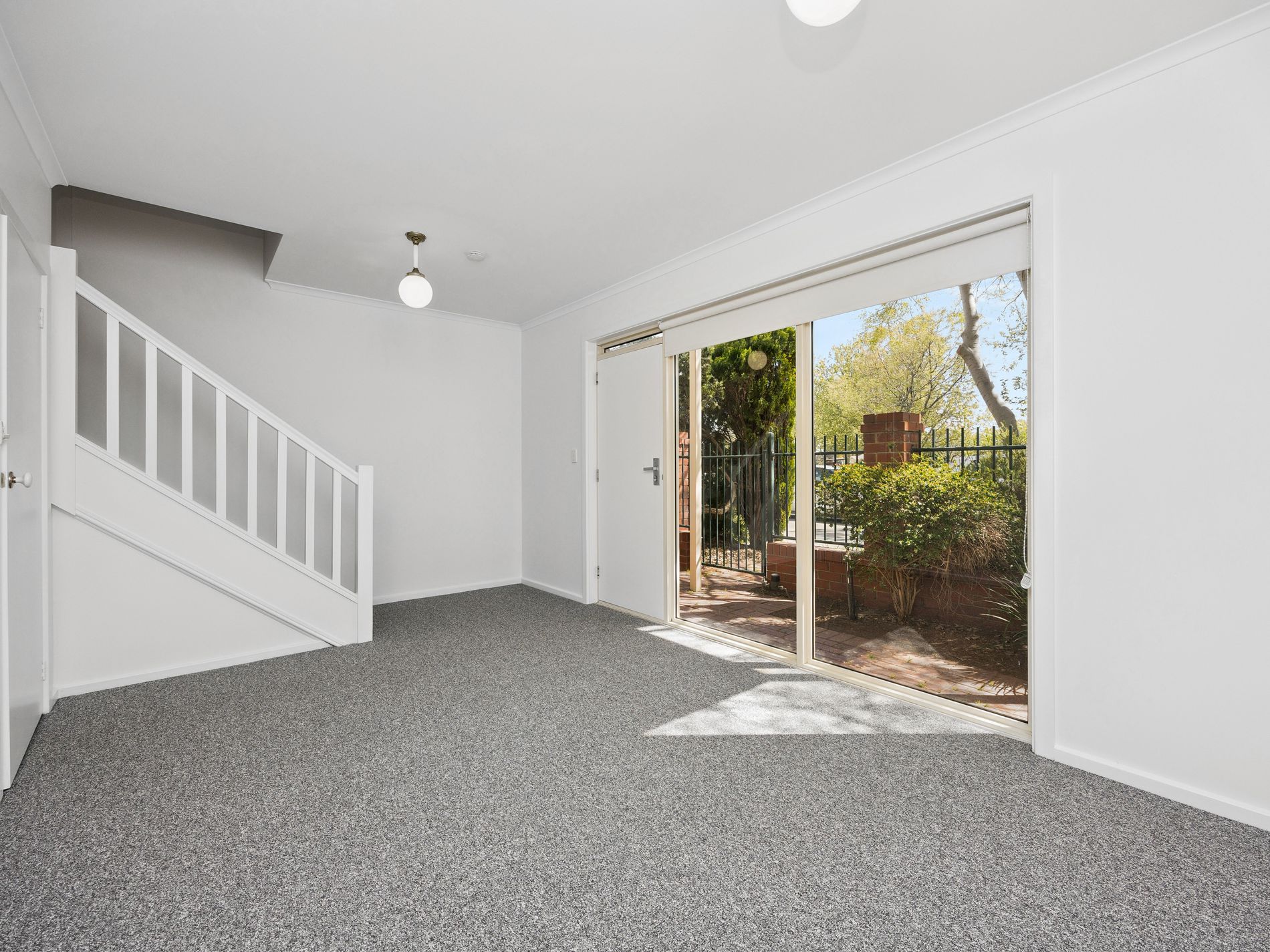 3 / 2 John Hindmarsh Frontage, Brompton