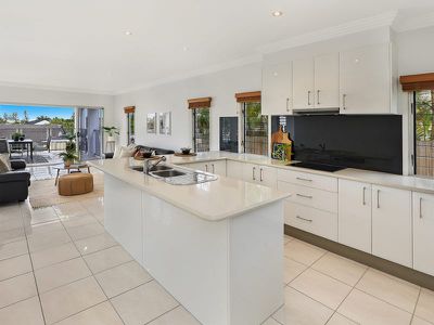 10 Crystal Waves Place, Alexandra Headland