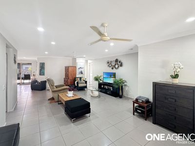 121 / 230 Pulgul Street, Urangan