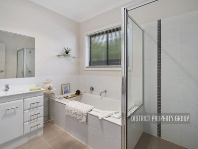 2 / 85 Cambridge Drive, Mansfield