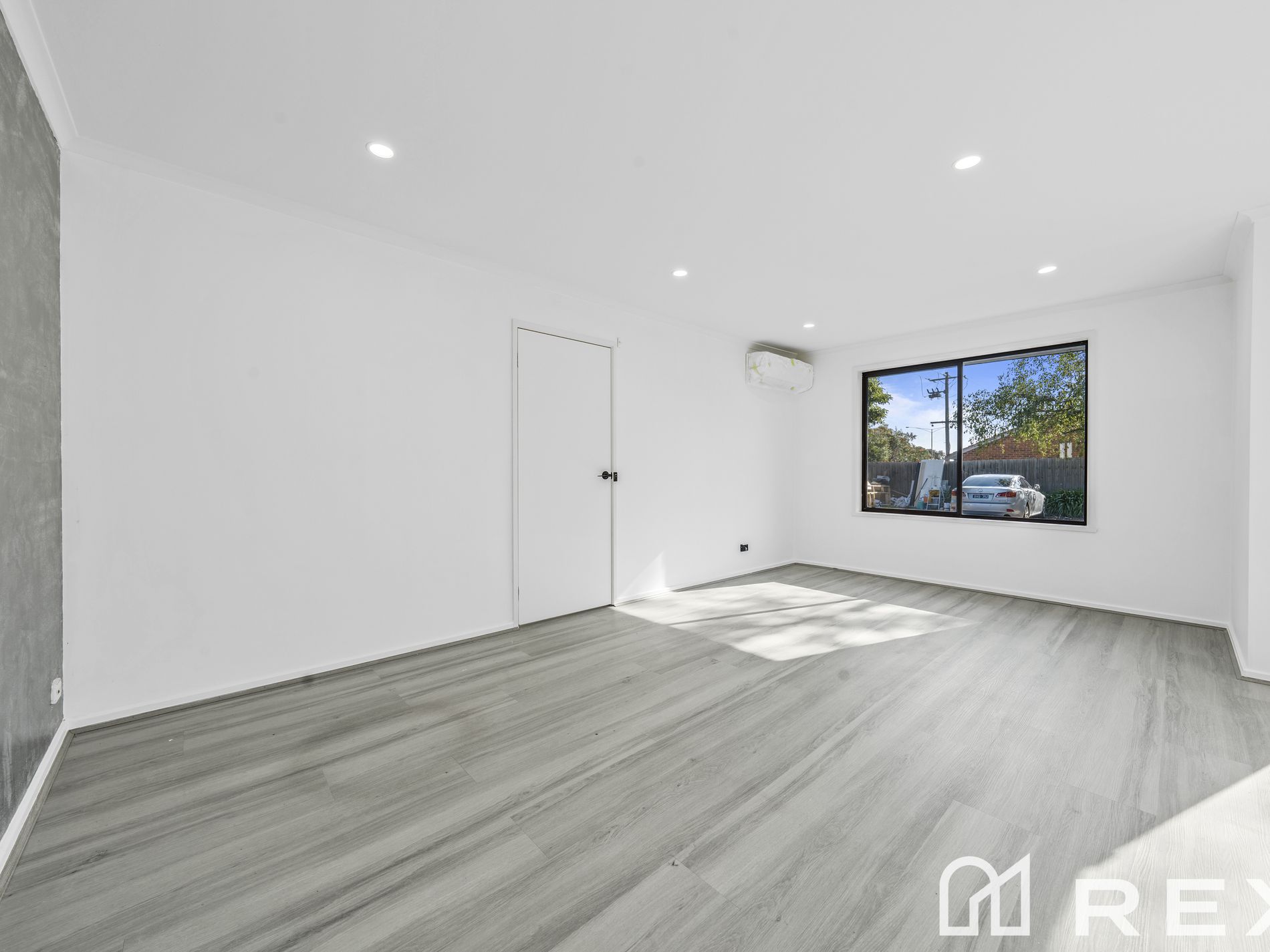 5 / 16 Heywood Crescent, Cranbourne North