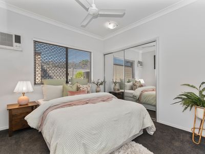 8 Crestbrook Drive, Mount Louisa