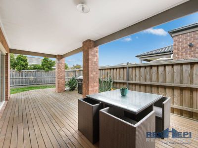 5 Fieldstone Crescent, Cranbourne North
