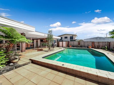 6 Peridot Street, Bayview Heights
