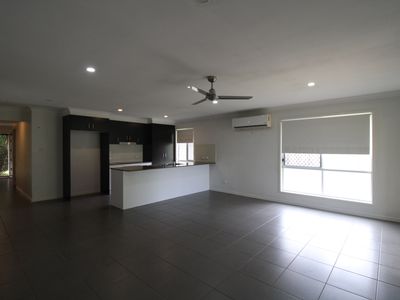 33 Hughes Road East, Dakabin