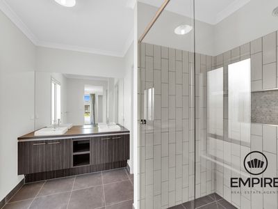 9 Grande Belmond Ave, Clyde