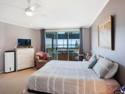 32 Sunset Boulevard, Kianga