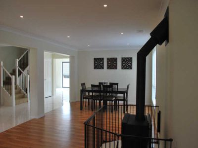 8 Norman Clark Crescent, Horsley