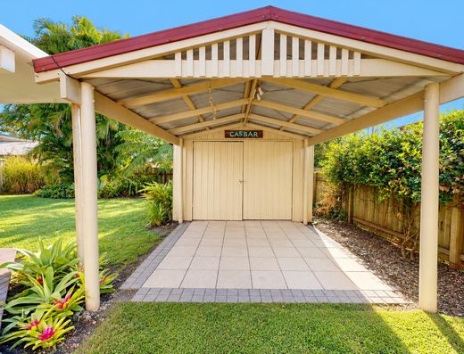 Spacious, Light-Filled Living in a Quiet Old Tewantin Cul-de-Sac image 21