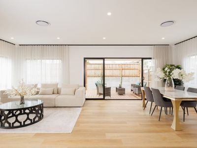 8 New York Way, Spring Mountain