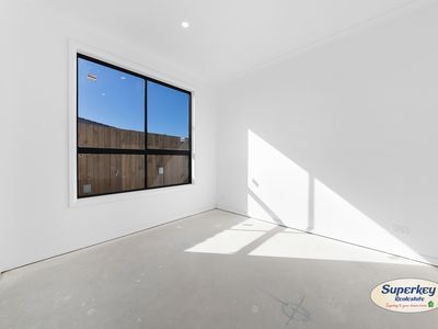 6 Palmdale Crescent, Mambourin