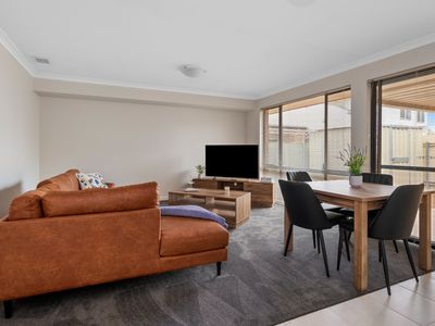 2 / 7 Bull Way, Somerville
