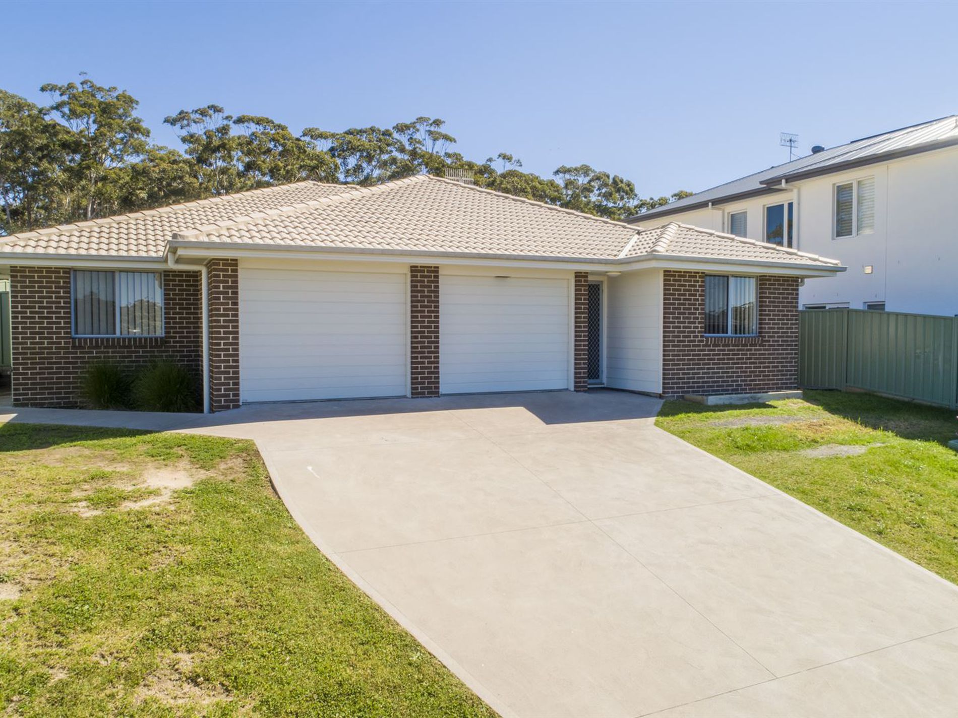 35 & 35a Gemini Way, Narrawallee