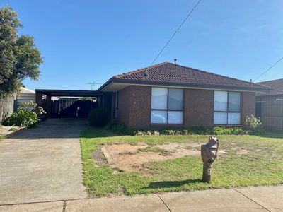 9 Daphne Crescent, Werribee