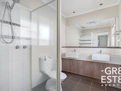 4 Dan Morgan Drive, Cranbourne East