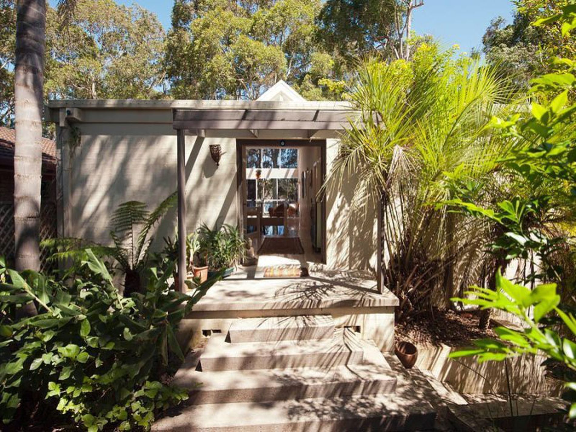 24 Kings Point Drive, Kings Point