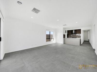 8 Bombax Street, Manor Lakes