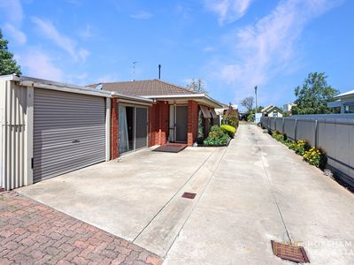 2 / 5 George Street, Horsham
