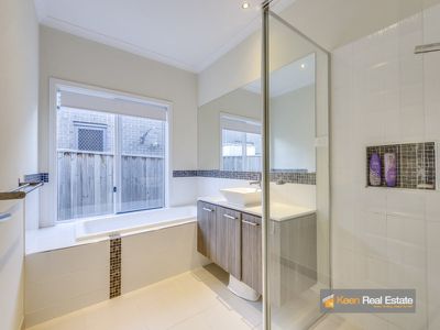 120 Livingstone Blvd, Pakenham