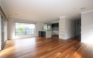 2 / 9 CHURCH STREET, Emerald