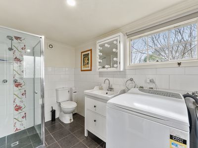 4 Hill Street, Donovans
