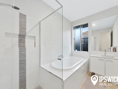33 Chatswood Court, Deebing Heights