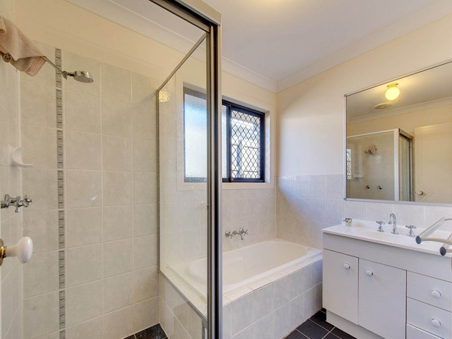 10 Sunview Road, Springfield