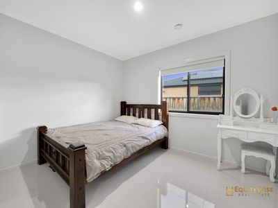 12 Perceval Place, Mambourin