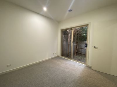 2 / 29 Simpson Drive, Mount Waverley