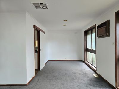 8 Snowy Court, Werribee