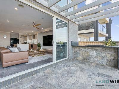 4 Topsails Close, Werribee South