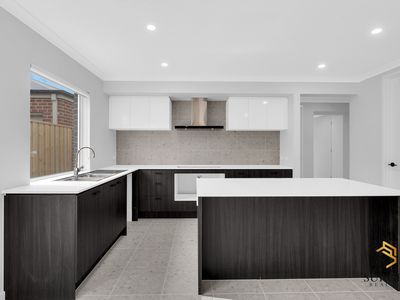 13 Pickering Crescent, Lara