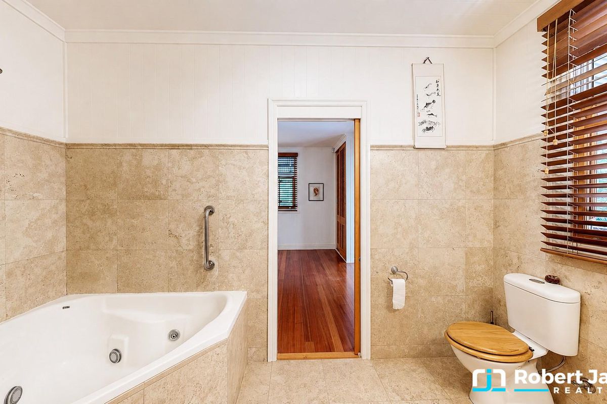 14 Lakeway Drive, Cooroibah