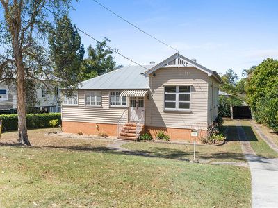 8 Whitehill Road, Newtown