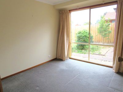 1 Shrubby Walk, Croydon South