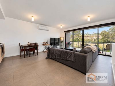 18 Lakeside Crescent, Keilor East