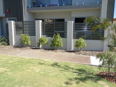 1/3 Leeder Street, Glendalough