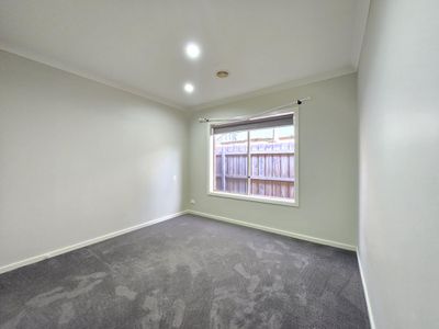 18 Spinifex Street, Point Cook