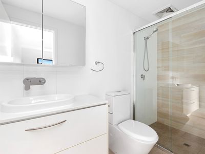 3 / 11 University Road, Mitchelton