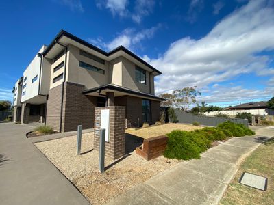2 / 24 Tamarind Crescent, Werribee