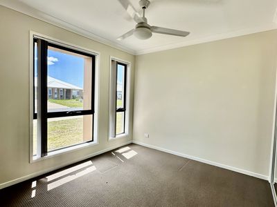 1 / 5 Corack Avenue, Cambooya
