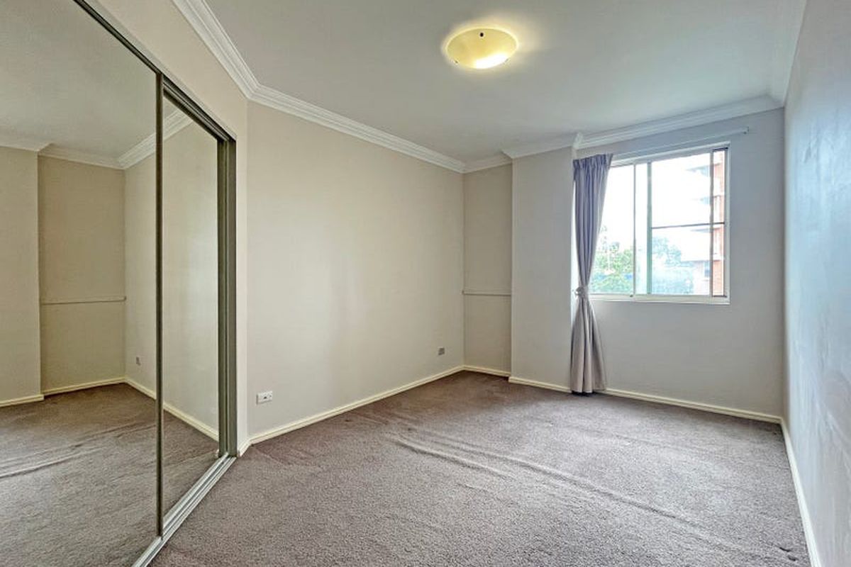 607 / 8 Wentworth Drive, Liberty Grove