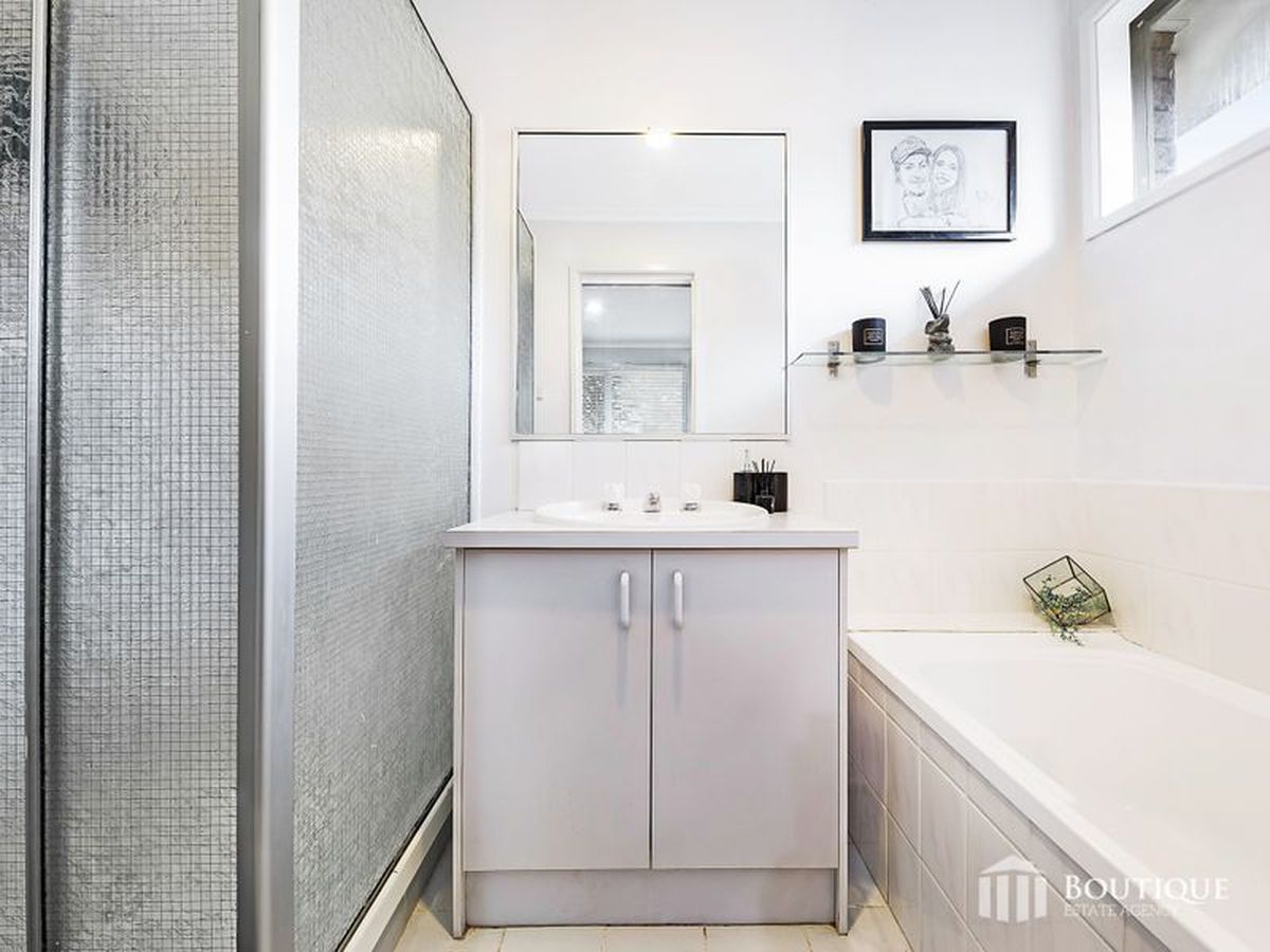 8 Hillview Rise, Hampton Park