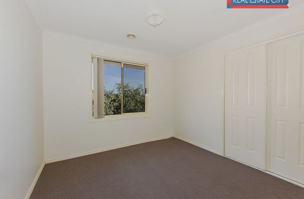 20 The Crest, Attwood