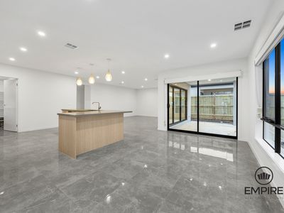 10 Sandalwood Crescent, Clyde North