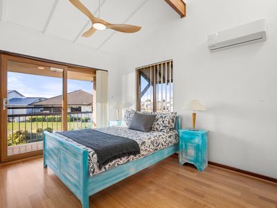 9 / 16 ARCADIA DRIVE, Shoalwater