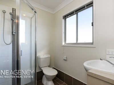 48 Lakes Entrance Dr, Springfield Lakes