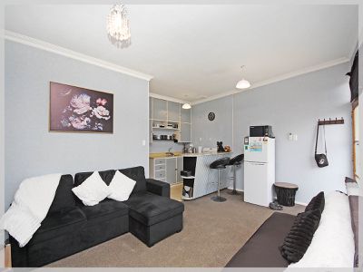 flat 3 / 72 Queen Street West, Levin
